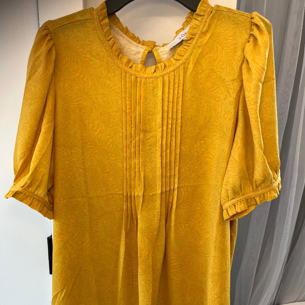 Loft Women’s Blouse with ruffled border at neck and arms; button detail M